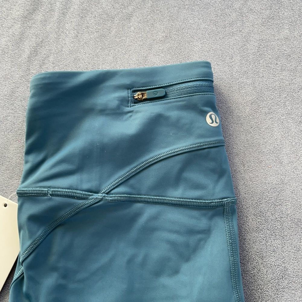 Lululemon hot pursuit HR crop 21” - Picture 4 of 7